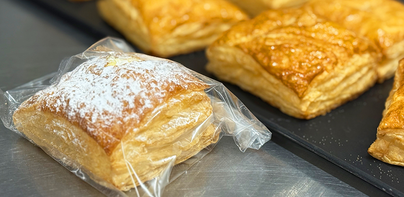 トナリエのイチ推し  新商品「サクッとパイ生地のダブルクリームシュー」